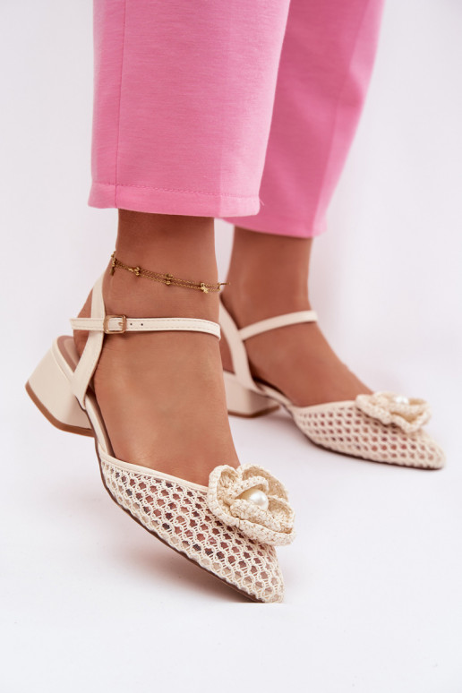 Sandálias femininas Klocke Com decorações Detalem cor de marfim Vionessa