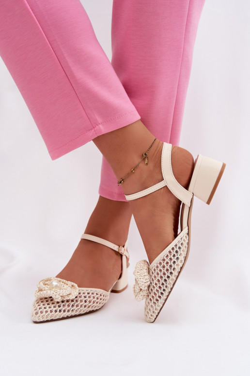 Sandálias femininas Klocke Com decorações Detalem cor de marfim Vionessa