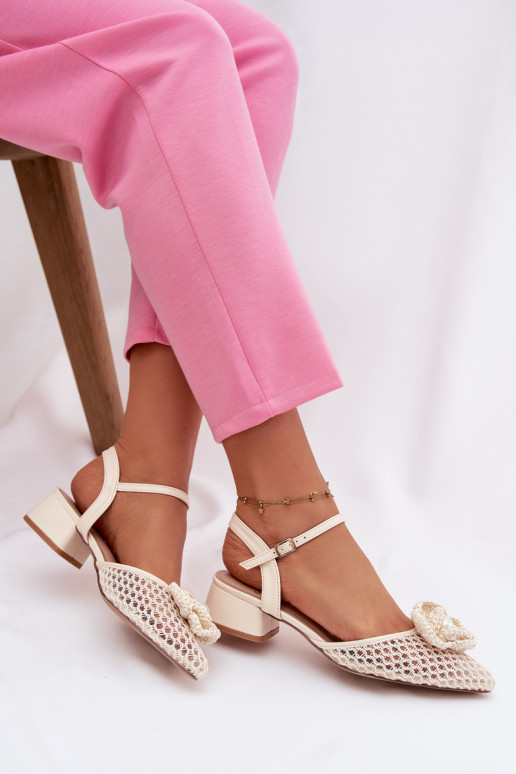 Sandálias femininas Klocke Com decorações Detalem cor de marfim Vionessa