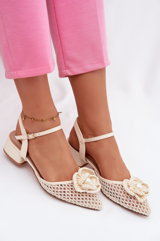 Sandálias femininas Klocke Com decorações Detalem cor de marfim Vionessa
