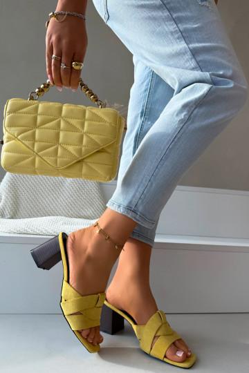 Chinelos femininos com salto com listras de camurça ecológicaoParae cor amarela Corivelle 2