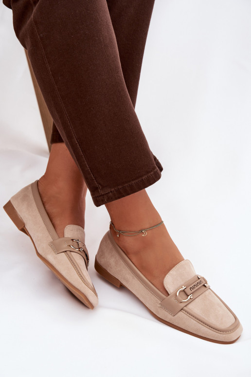 Mocassins bege femininos com elementos decorativos "Evelora"