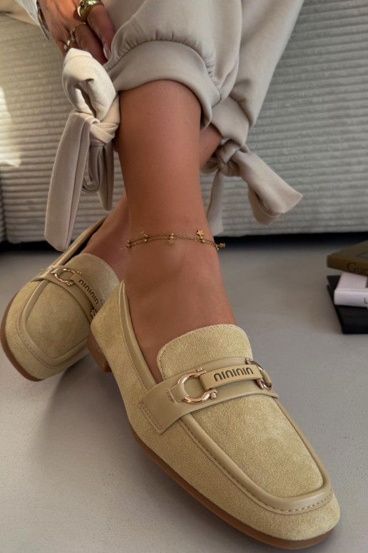 Mocassins femininos amarelos com elementos decorativos Evelora