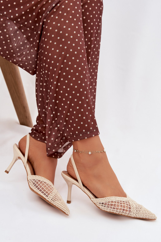Hanelis sandálias em tom de marfim com elementos de renda e saltos finos