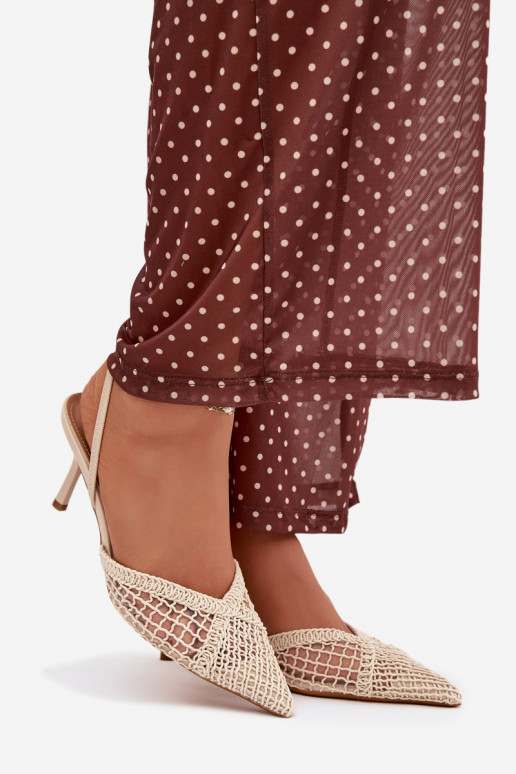 Hanelis sandálias em tom de marfim com elementos de renda e saltos finos