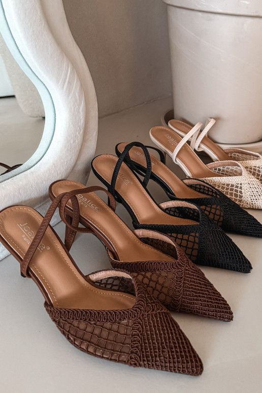 Hanelis sandálias marrons com elementos de renda e saltos finos
