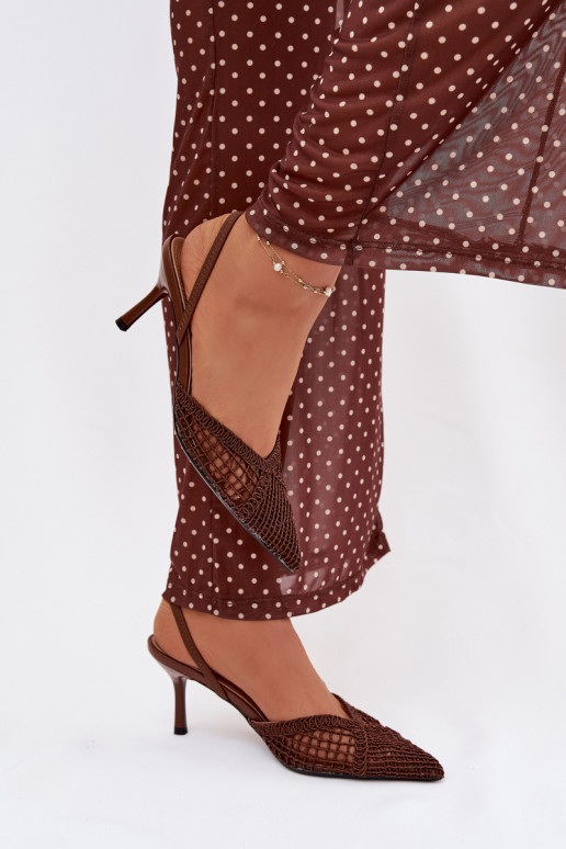Hanelis sandálias marrons com elementos de renda e saltos finos