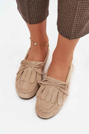 Mocassins Glorina cor areia para mulheres com detalhes elegantes e franjas