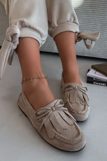 Mocassins Glorina cor areia para mulheres com detalhes elegantes e franjas 2