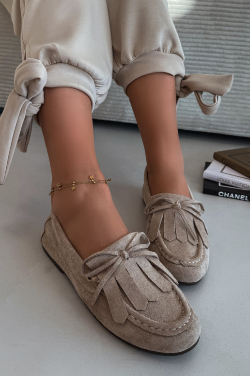Mocassins Glorina cor areia para mulheres com detalhes elegantes e franjas