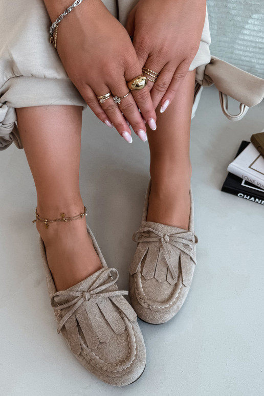 Mocassins Glorina cor areia para mulheres com detalhes elegantes e franjas