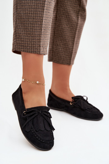 Mocassins Glorina pretos para mulheres com detalhes elegantes e franjas