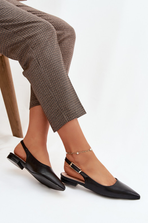 Ballets Iverelle pretos com fivelas douradas