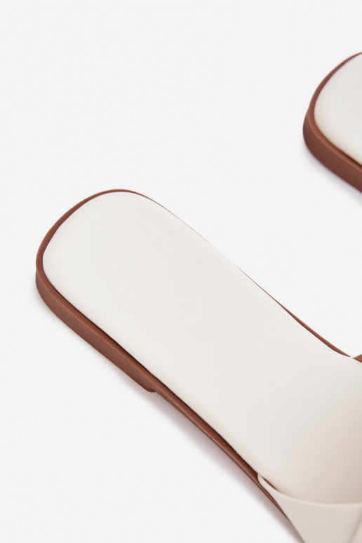 Chinelos Apartamento feminino com listras cor branca Tem que serrissae