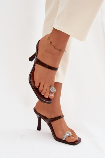 Chinelos femininos com salto fino Com decorações Detalem CzekoladoParae Lorissa