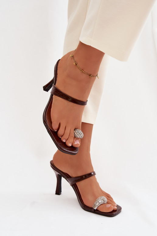 Chinelos femininos com salto fino Com decorações Detalem CzekoladoParae Lorissa