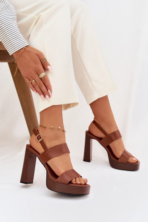 Sandálias femininas de salto alto e plataforma Eko Pele cor marrom Hanelia