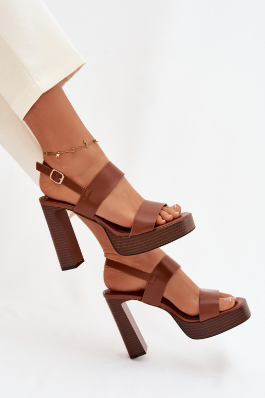 Sandálias femininas de salto alto e plataforma Eko Pele cor marrom Hanelia