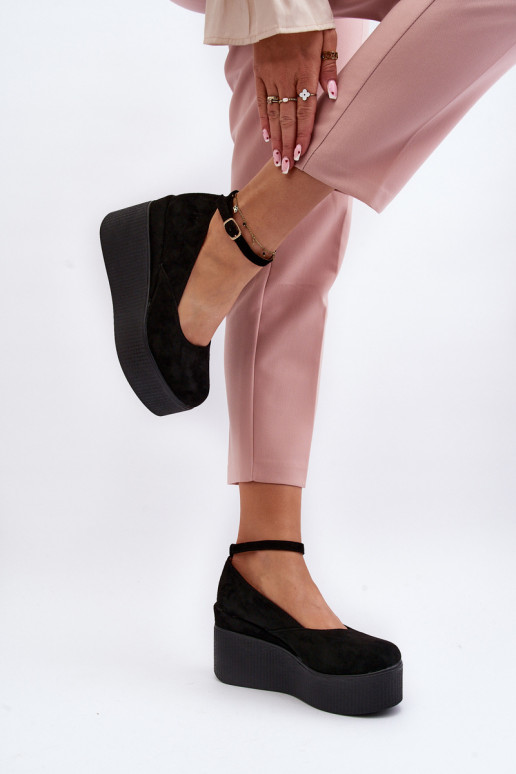 Feminino alpercatas Em uma cunha cor preta Tem que serlla