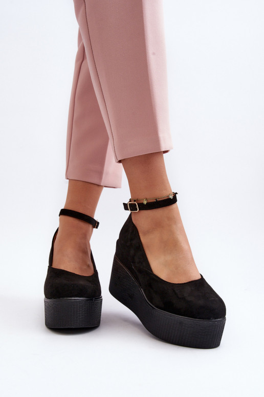 Feminino alpercatas Em uma cunha cor preta Tem que serlla