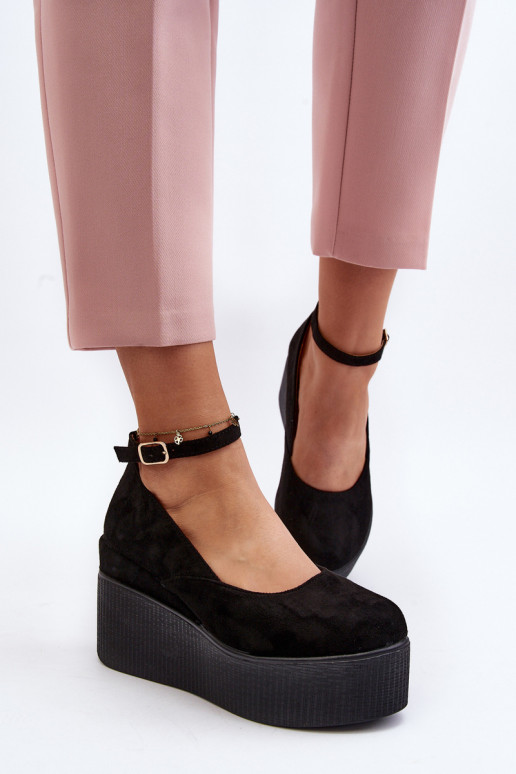 Feminino alpercatas Em uma cunha cor preta Tem que serlla