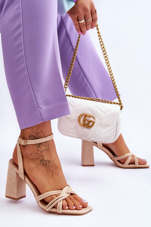 À modalo clássico Sandálias de camurça com salto bege Bernett