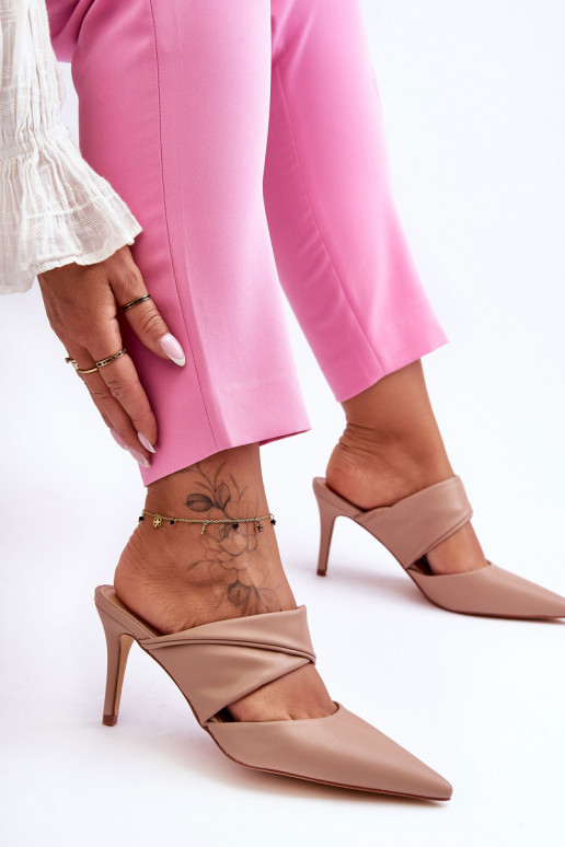 Chinelos de couro com salto fino bege Aveline