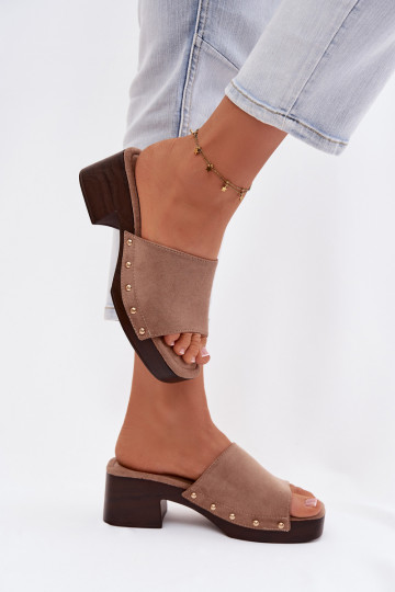 Chinelos femininos Klocke Ze cor douradami Pregos bege Davessa