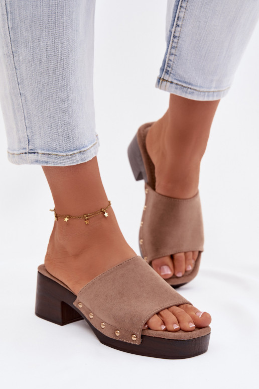 Chinelos femininos Klocke Ze cor douradami Pregos bege Davessa