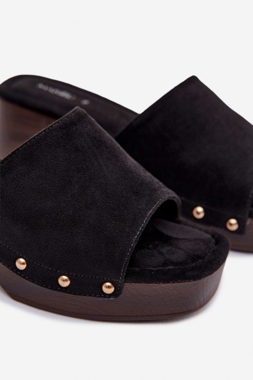 Chinelos femininos Klocke Ze cor douradami Pregos cor preta Davessa