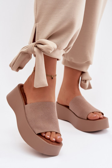 Chinelo feminino com plataforma na cor areia Liorisse 2