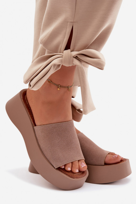 Chinelos femininos com uma plataforma bege Liorisse