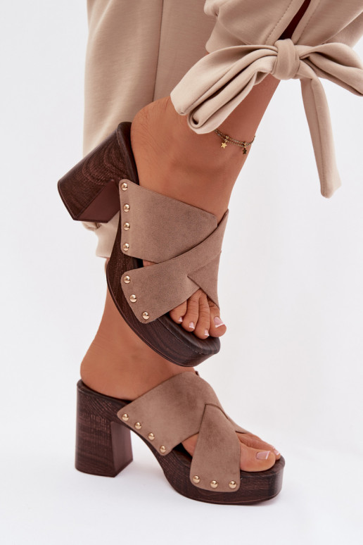 Chinelos femininos com salto Ze cor douradami Pregos bege Nerelle