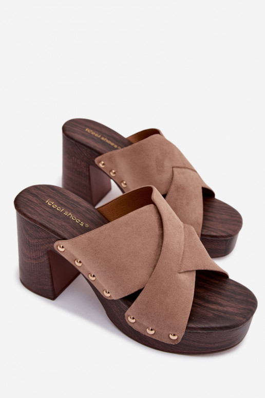 Chinelos femininos com salto Ze cor douradami Pregos bege Nerelle