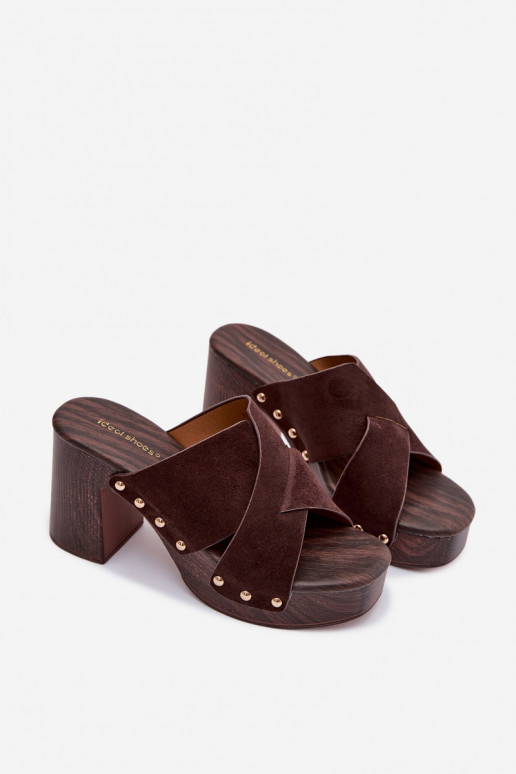 Chinelos femininos com salto Ze cor douradami Pregos CzekoladoParae Nerelle