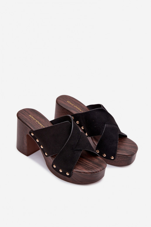 Chinelos femininos com salto Ze cor douradami Pregos cor preta Nerelle