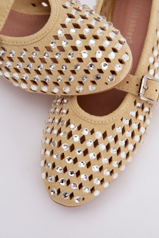 Bailarinas Feminino com elementos abertos com olhos brilhantes I Tirasem cor amarela EMilvessa