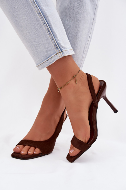 Sandálias femininas com salto finode camurça ecológicau CzekoladoParae Calvoria