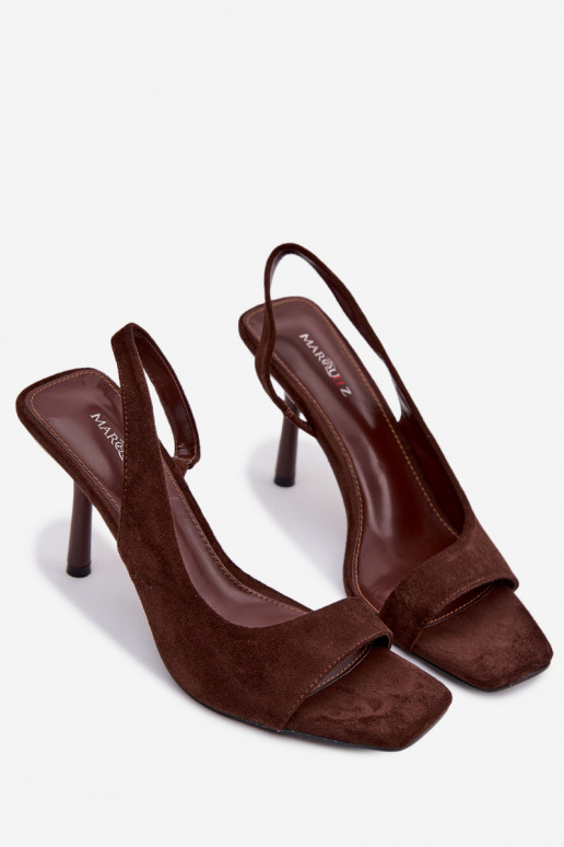 Sandálias femininas com salto finode camurça ecológicau CzekoladoParae Calvoria