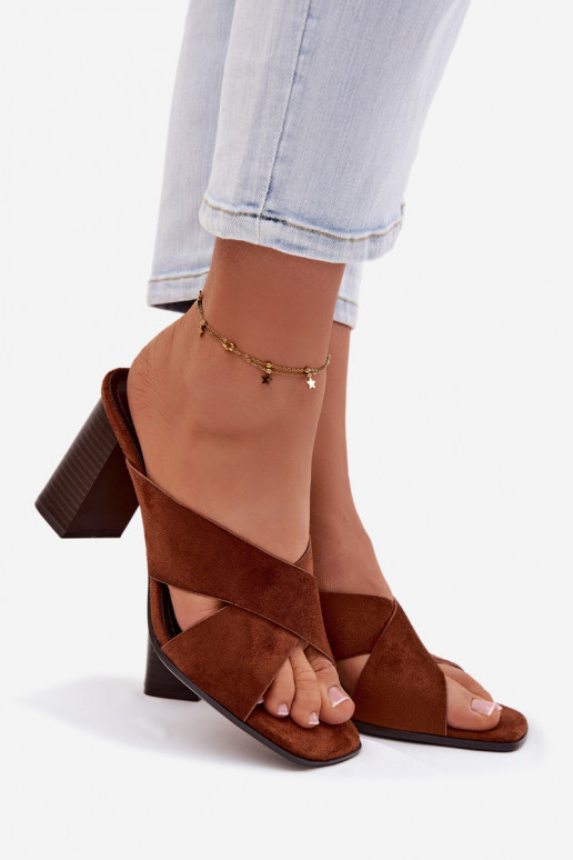 Chinelos femininos com salto cor marrom Denessa