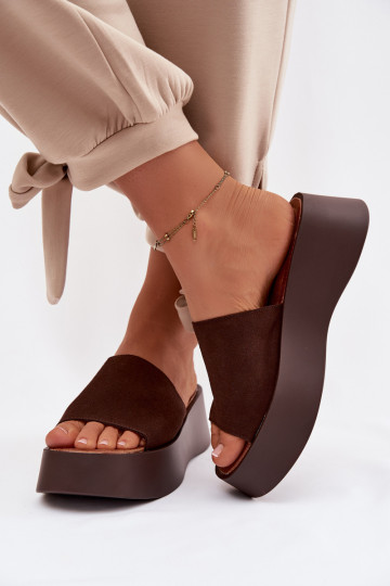 Chinelos femininos com plataforma na cor chocolate Liorisse
