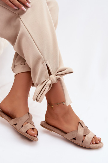 Chinelos femininos de sola plana com tiras na cor areia Pavelle