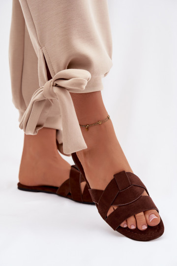Chinelos femininos de sola plana com tiras na cor chocolate Pavelle 2