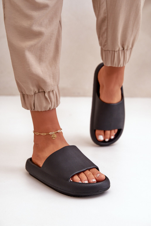 Feminino Chinelos de espuma leves Em uma sola grossa cor preta Querceria