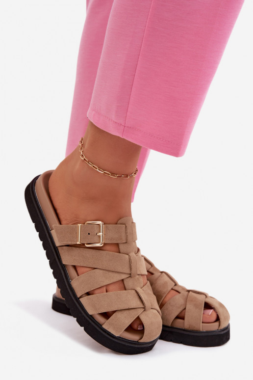 Chinelos femininos com tiras e fivelas douradas cor areia Roselisse