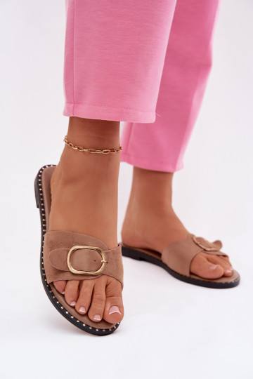 Chinelos femininos com saltos largos e fivelas douradas cor marrom Selivelle