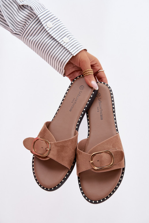 Chinelos femininos com saltos largos e fivelas douradas cor marrom Selivelle