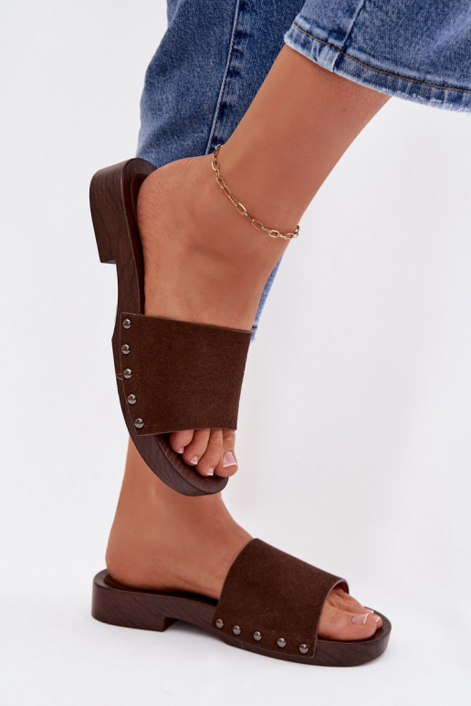 Chinelos femininos com rebites com salto largo CzekoladoParae Amelvessa