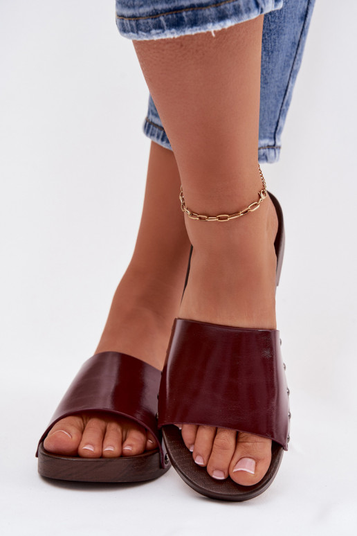 Chinelos femininos com rebites com salto largo Borgonha Brinalle