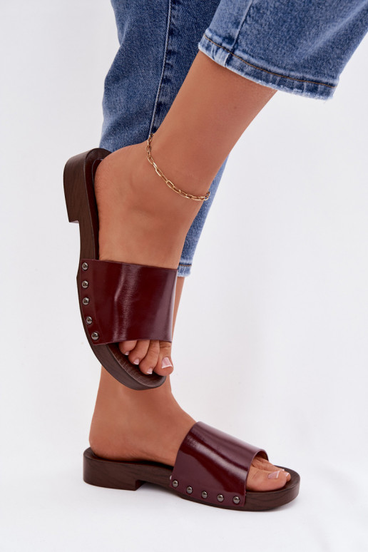 Chinelos femininos com rebites com salto largo Borgonha Brinalle